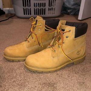 Size 5M Timberland boots (Yellow)